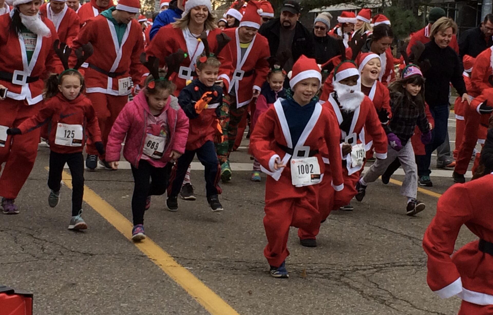 YMCA Santa Run fills downtown with holiday red
