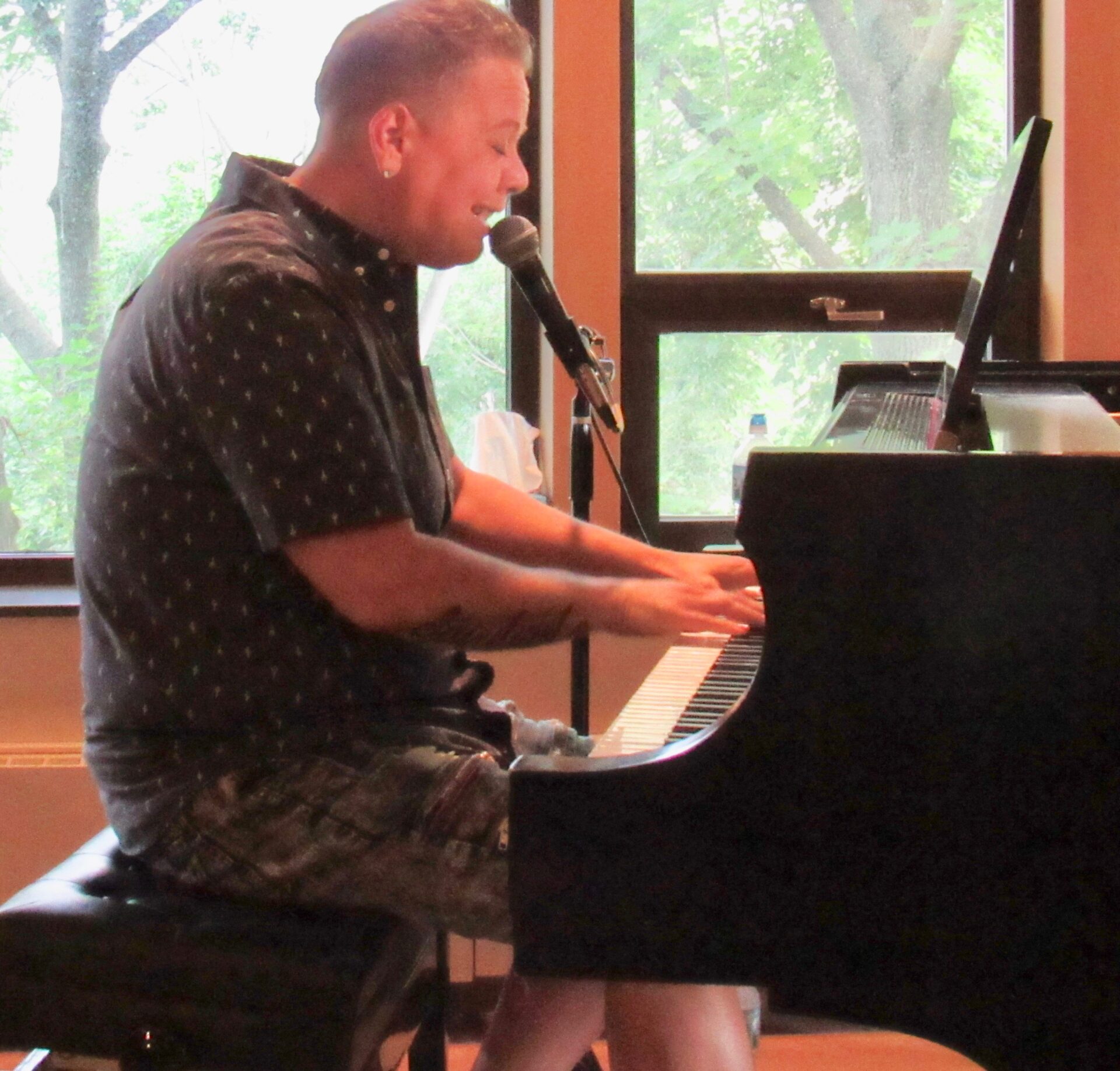 Review:  Summer Osborne sings the way with call for “spiritual revolution,” peace and love