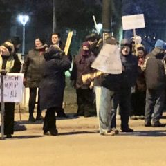 Downtown Flint “Impeach Trump” rally draws spirited protesters on cold night before the vote